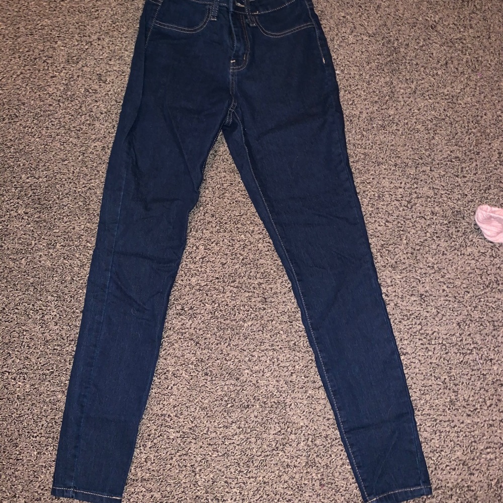 Size 1 dark blue skinny jeans.